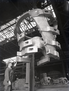 821673 Afbeelding van een gietstuk van de N.V. Nederlandse Staalfabrieken DEMKA (Havenweg 7) te Utrecht.